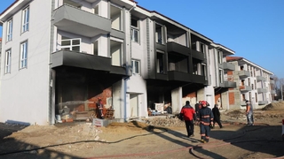 İnşaatı süren binada yangın