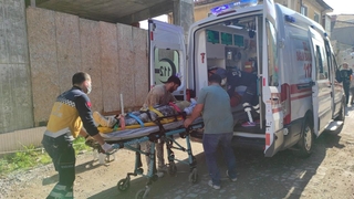 İnşaatta iskele kırıldı: 2 yaralı