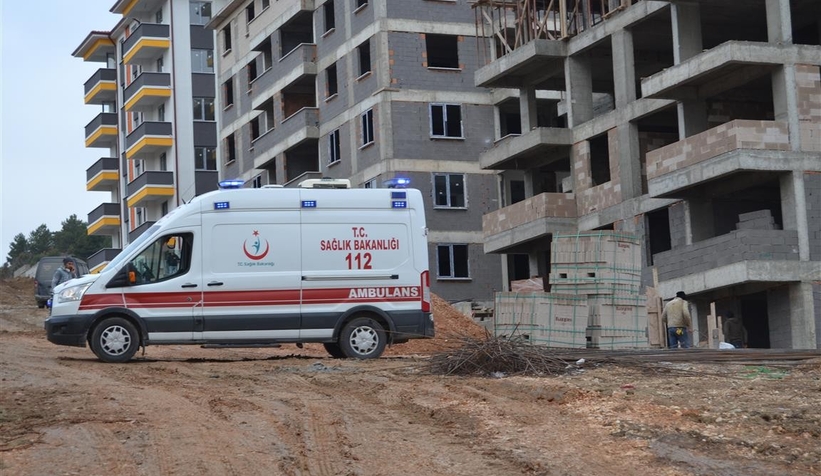 İnşaattan düşen işçi öldü