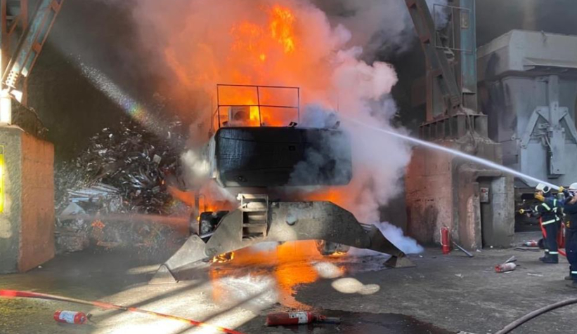 İş makinesi alevlere teslim oldu