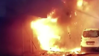 İş yeri alevlere teslim oldu