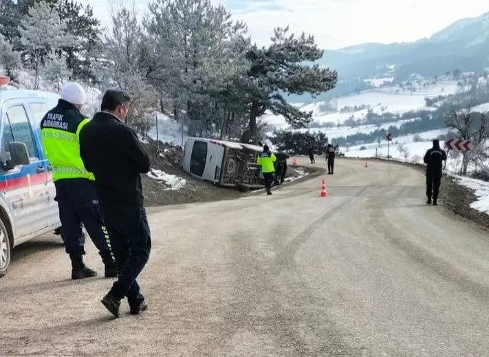 İşçi serrvisi devrildi: 22 yaralı