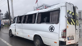 İşçi servisi ile boru yüklü tır çarpıştı 9 yaralı