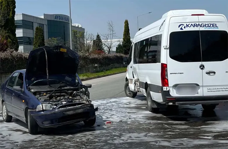 İşçi servisi ile otomobil çarpıştı