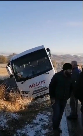 İşçi servisi kaza yaptı: 2 yaralı