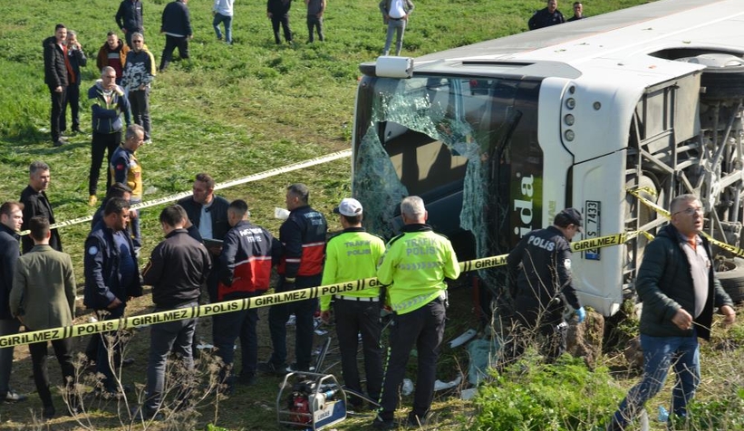 İşçi servisi şarampole uçtu: 3 ölü, 31 yaralı