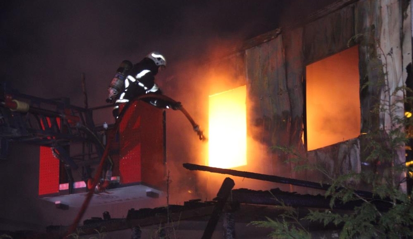 İşçilerin kaldığı konteyner yandı