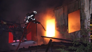 İşçilerin kaldığı konteyner yandı