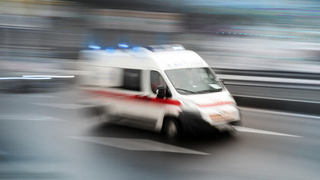 İşçinin kopan parmağı yerine dikildi