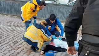 İşe gitmek için evden çıkan kadını pusu kurup öldürdü