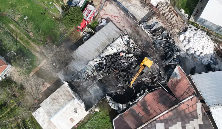 Isı yalıtım malzemeleri üreten fabrika küle döndü