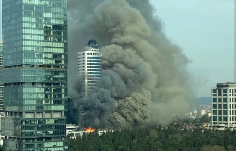 İstanbul'da AVM'de büyük yangın