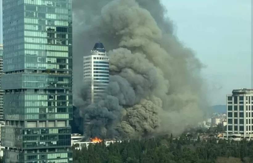 İstanbul'da AVM'de büyük yangın