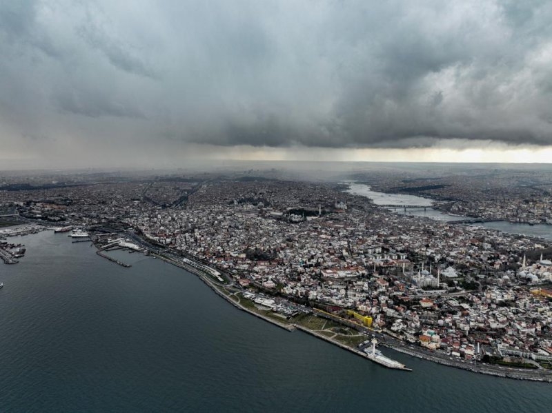 İstanbul'da kara bulut manzaraları