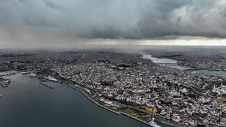 İstanbul'da kara bulut manzaraları