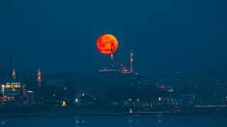 İstanbul’da eşsiz dolunay manzarası mest etti