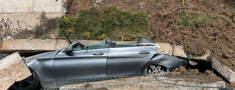 İstinat duvarı çöktü, site boşaltıldı