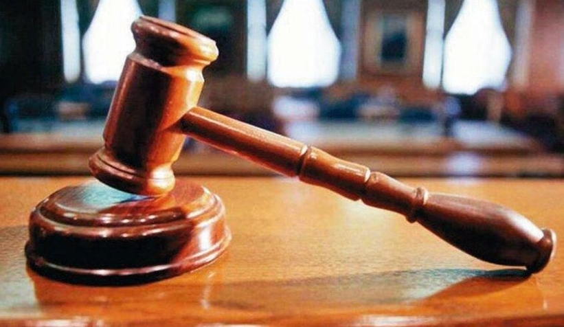 İşyerinde pantolon şakası pahalıya mal oldu