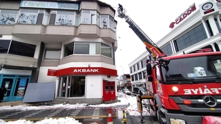 İtfaiyeden kar temizliği operasyonu