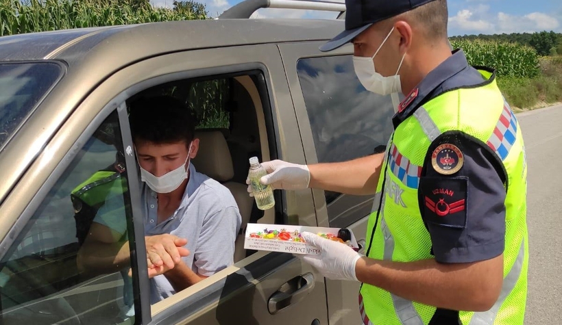 Jandarma trafik denetimlerini sürdürdü