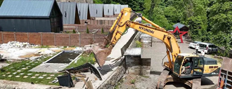 Kaçak bungalovlar yıkılıyor