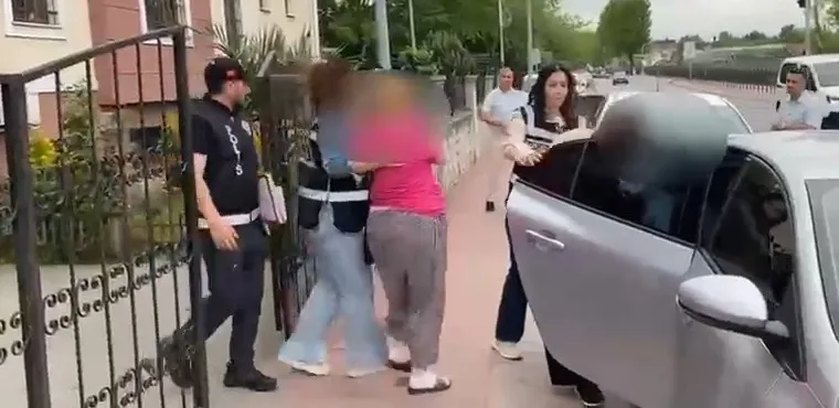 Kadın hırsızlar önce kameraya sonra polise yakalandılar