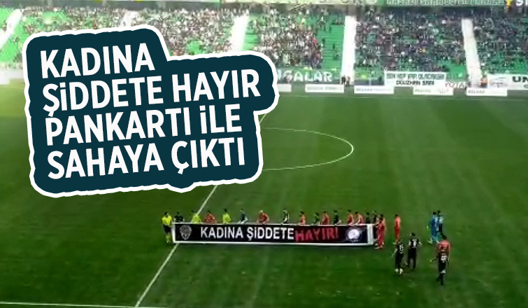 Kadına şiddete hayır pankartı ile sahaya çıktı