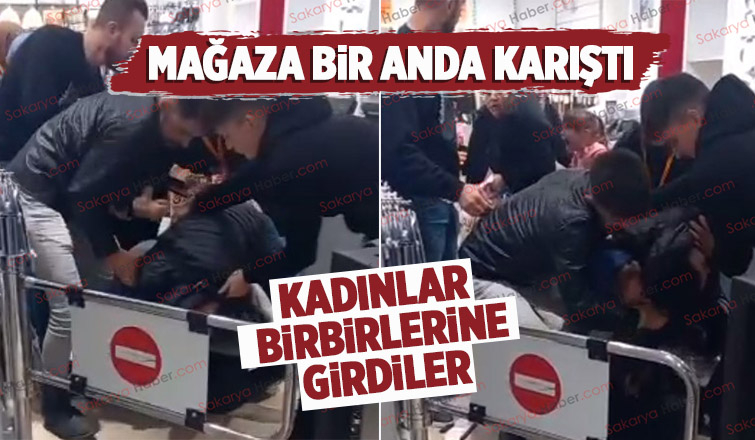 Kadınlar mağazada birbirlerine girdi