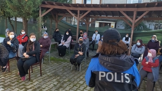 Kadınlara şiddete karşı kurulan KADES, kadınlara tanıtıldı