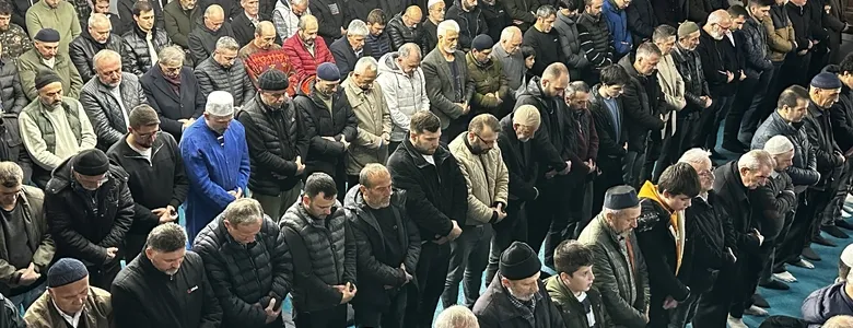 Kadir gecesinde vatandaşlar camilere akın etti