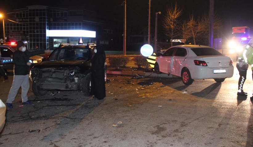 Kafa kafaya çarpıştılar: 4 yaralı