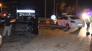 Kafa kafaya çarpıştılar: 4 yaralı