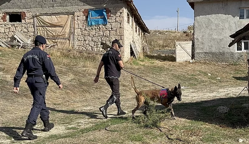 Kafa ve bacakları vücuttan ayrılmış halde köy merkezinde bulundu