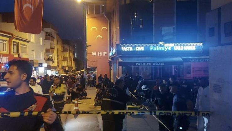 Kafede silahlı çatışma: 3 ölü, 5 yaralı