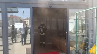 Kafeteryadaki trafo bomba gibi patladı: 2 yaralı