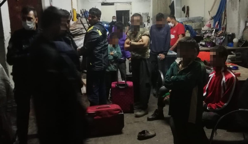 Kağıt toplama atölyesinden 46 kaçak göçmen çıktı