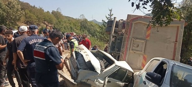 Kahramanmaraş'ta feci kaza! Freni patlayan kamyon kalabalığa daldı