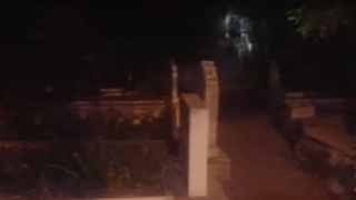 Kahreden olay; Kardeşinin mezarında kendini yaktı