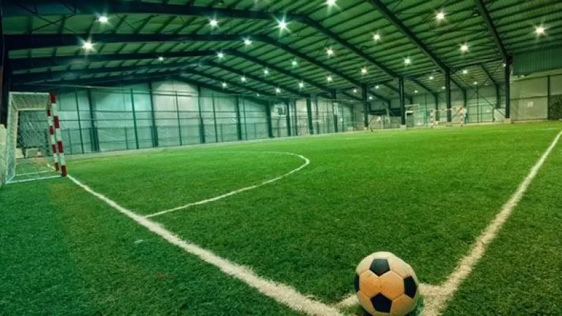 Kahvehane, halı saha ve spor salonları açıldı