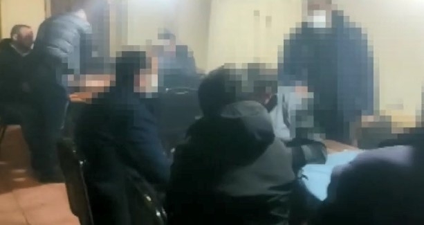 Kahvehaneye kumar baskını; 12 kişi yakalandı