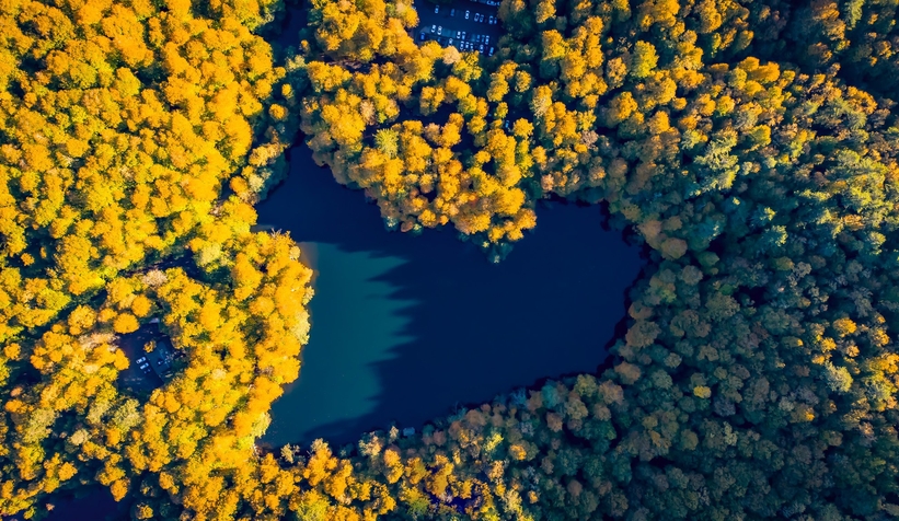 Kalp şeklindeki göl böyle görüntülendi