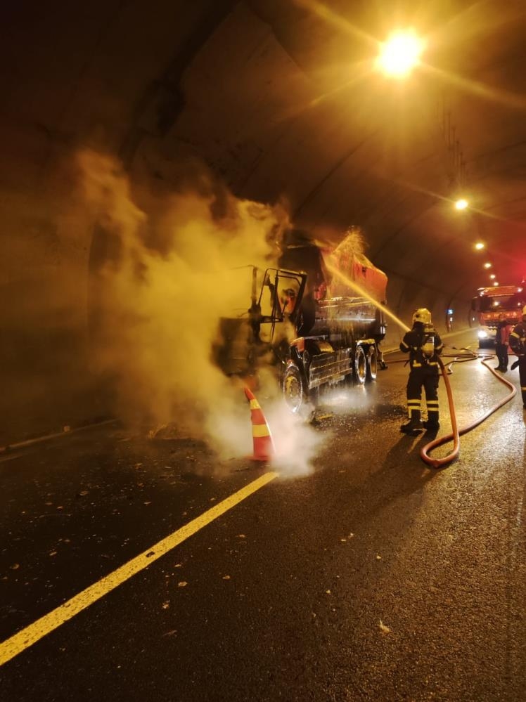 Kamyon hurdaya döndü