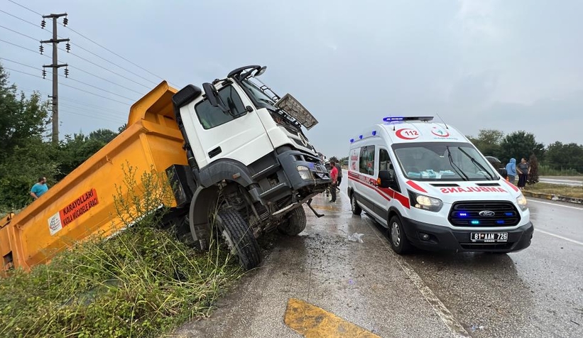 Kamyon kanala uçtu: 1 yaralı