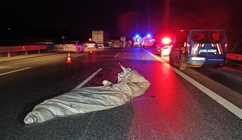 Kamyondan uçan branda faciaya neden oluyordu