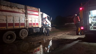 Kamyondan yükselen dumanlar korkuttu