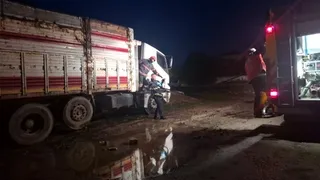 Kamyondan yükselen dumanlar korkuttu