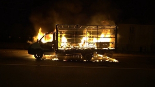 Kamyonet alev topuna döndü