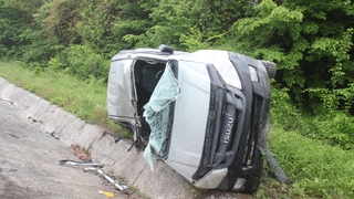 Kamyonet devrildi: 1 yaralı