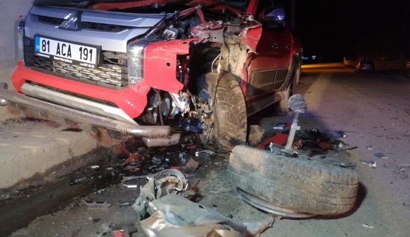 Kamyonet ile hafif ticari araç çarpıştı: 1 yaralı