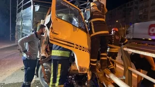 Kamyonet yön levfasına çarptı